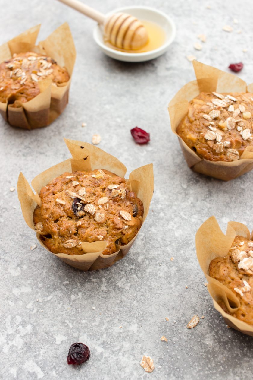 Gesunde Apfelmuffins mit Cranberries und gerösteten Walnüssen ...